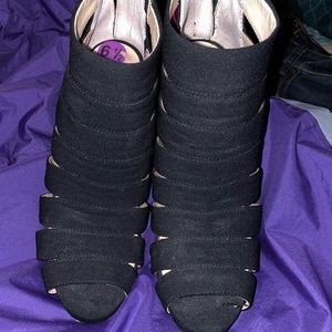 SIMPLE/CUTE HEELS WITH LEATHER SOLES